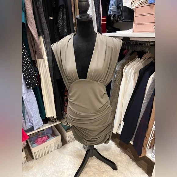 NEW WITH TAGS 🎉 Zara khaki SHORT DRESS WITH SHOULDER PADS size L - Picture 7 of 16